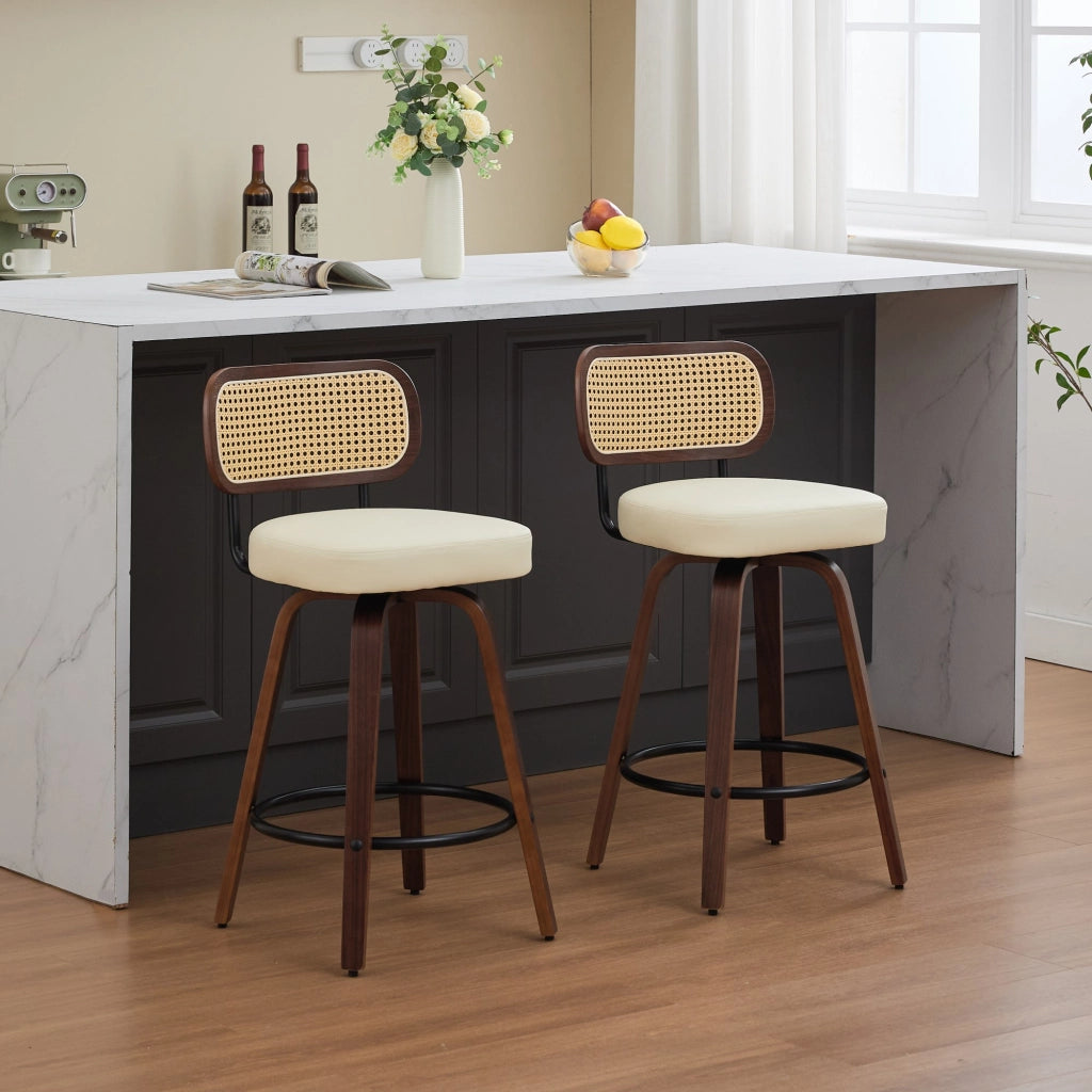 Sgabelli da Bar Set 2 Pezzi ¨C Xylo ¨C Rattan, Seduta Imbottita, Girevoli, Beige/Noce, 66 cm