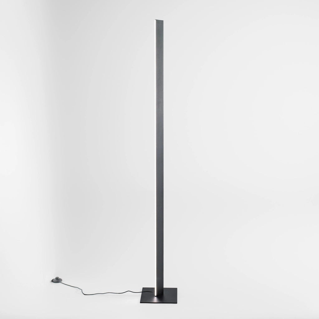 Lampada da Terra Eartha P/T in Alluminio Nero Opaco, LED Integrato 30W, 1000lm, Dimmerabile a Pedale, Luce Diretta 120° - Gealuce
