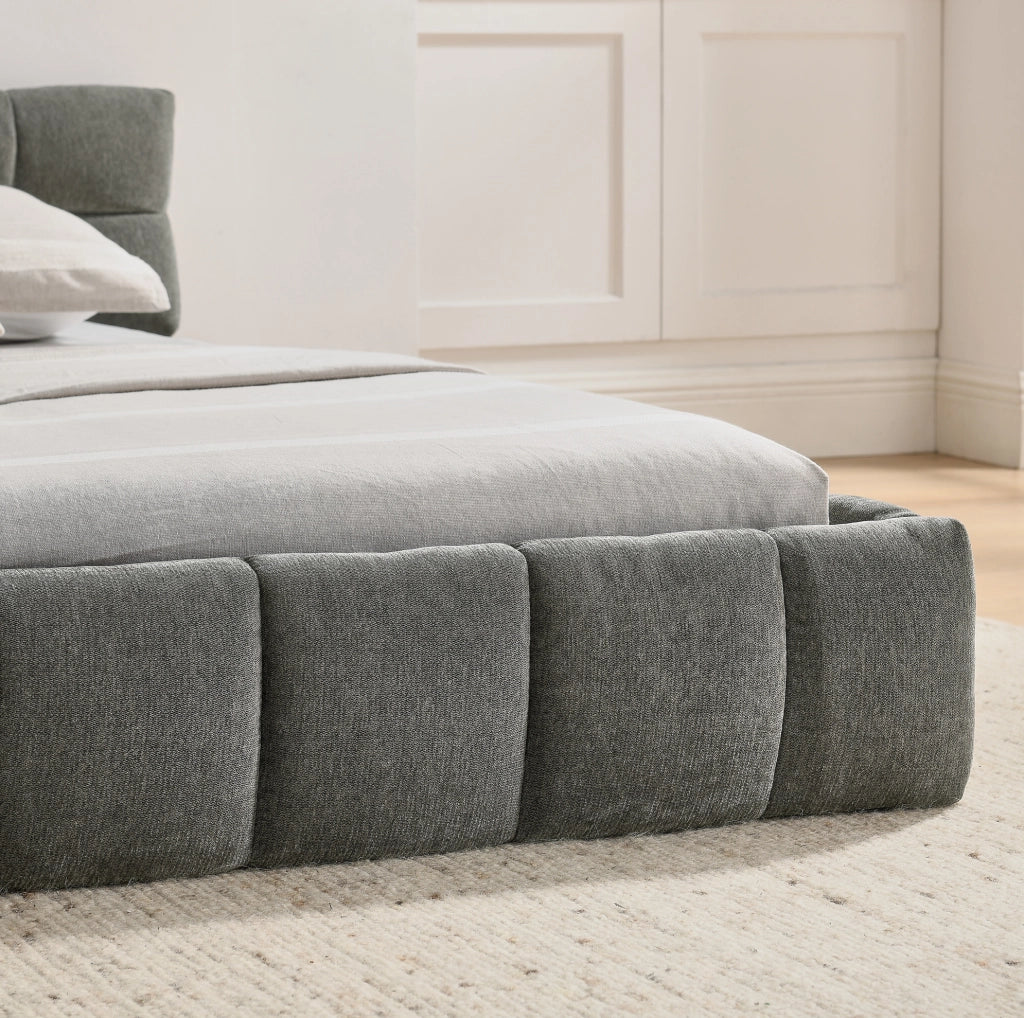 Letto matrimoniale 160x200 cm in chenille grigio scuro con struttura in eucalipto e ferro