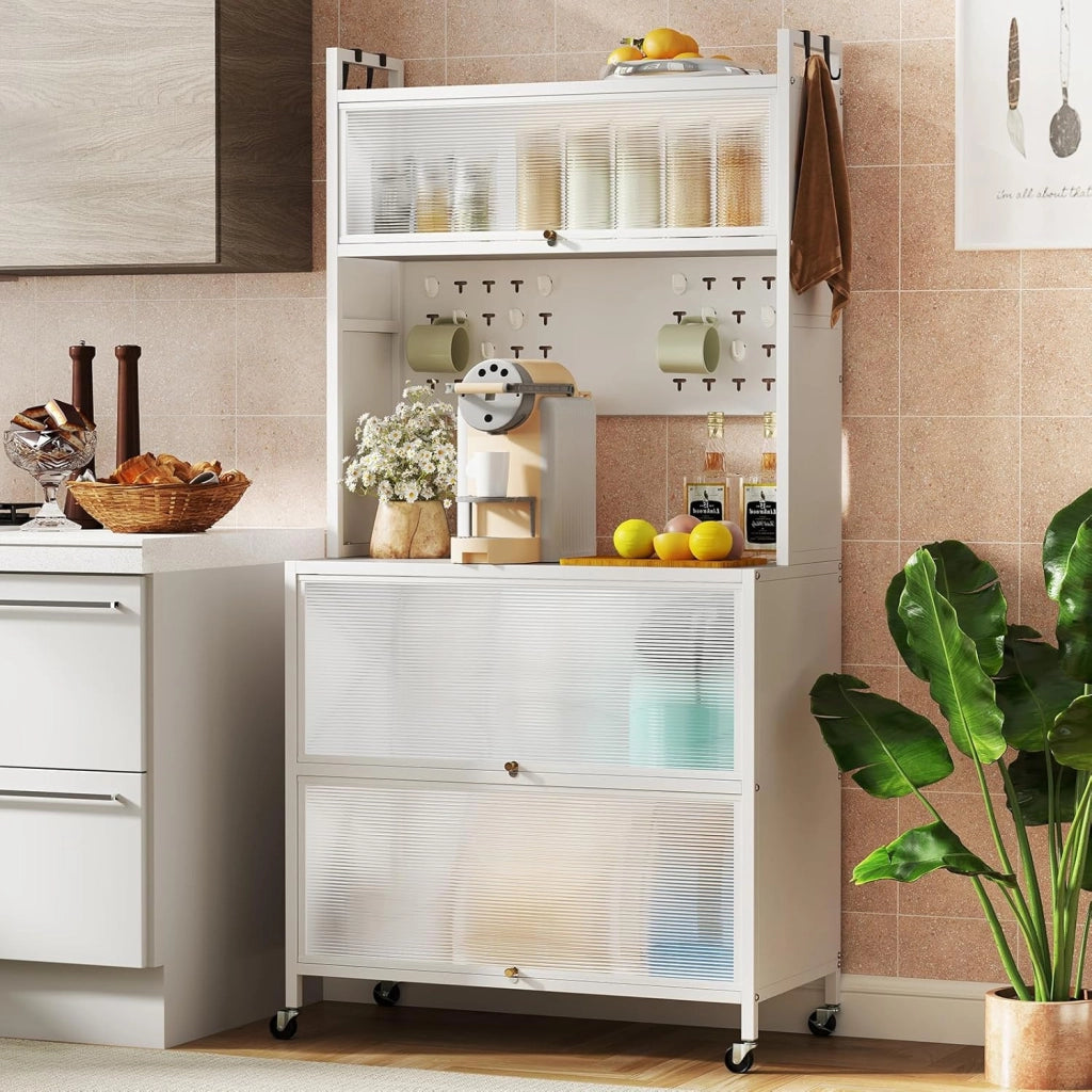 Mensola da Cucina a 5 Livelli, Organizzatore con Ampio Piano di Lavoro e Ruote, Armadio di Stoccaggio con Porte, Ganci e Pannello con Perforazioni, Mobile Multifunzione per Interni (Bianco)