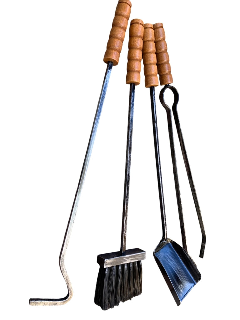 TRESPOLO IN FERRO BATTUTO PESANTE KIT 4 PZ PALETTA SCOPETTA UNCINO PINZA 40cm H