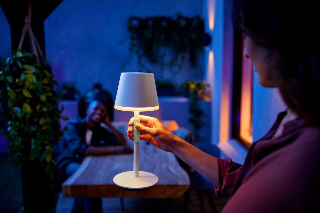 Philips Hue White and Color ambiance Go Lampada Smart da Tavolo Ricaricabile Bianca Wireless
