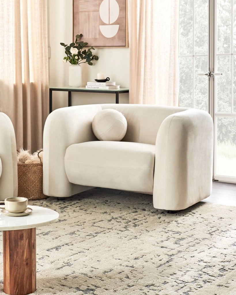 Poltrona in velluto bianco con cuscino rotondo stile glamour retrò soggiorno