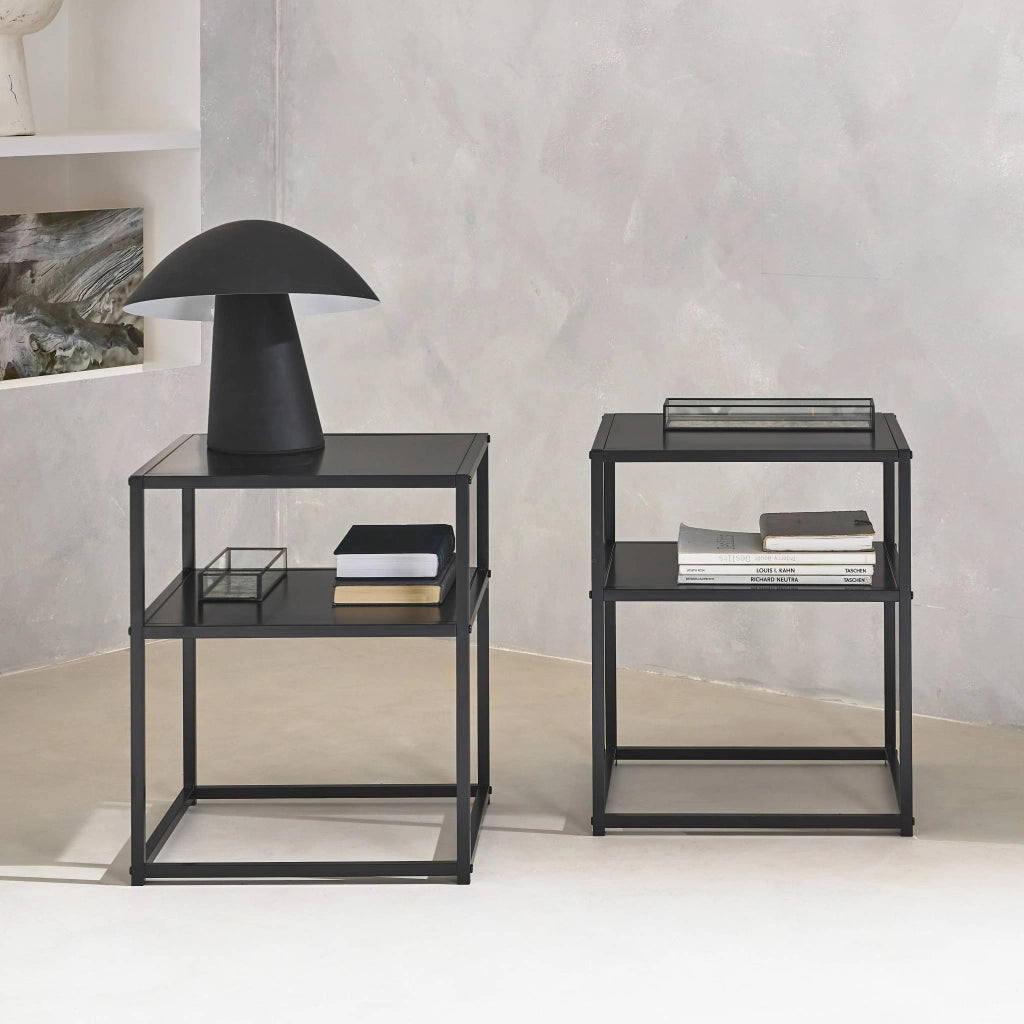 Set 2 comodini in metallo nero con ripiano, nero