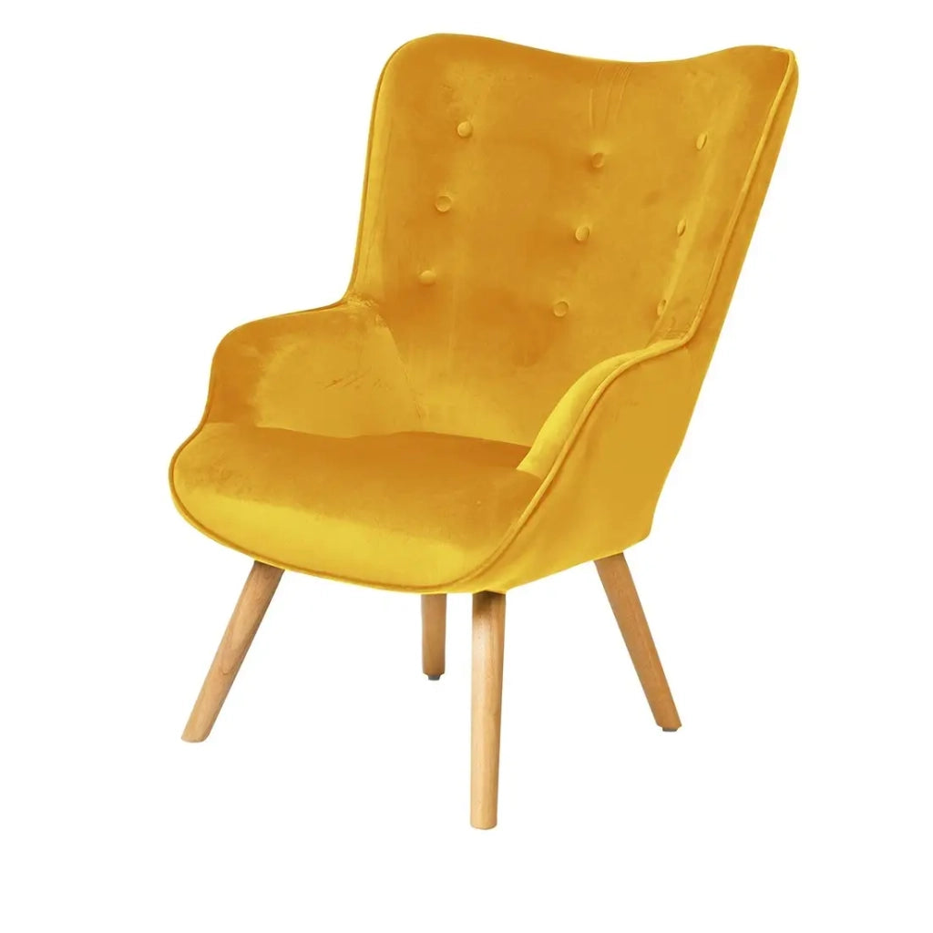 Poltrona da salotto in velluto giallo senape con piedi in legno collezione ENJOY. Stile scandinavo.