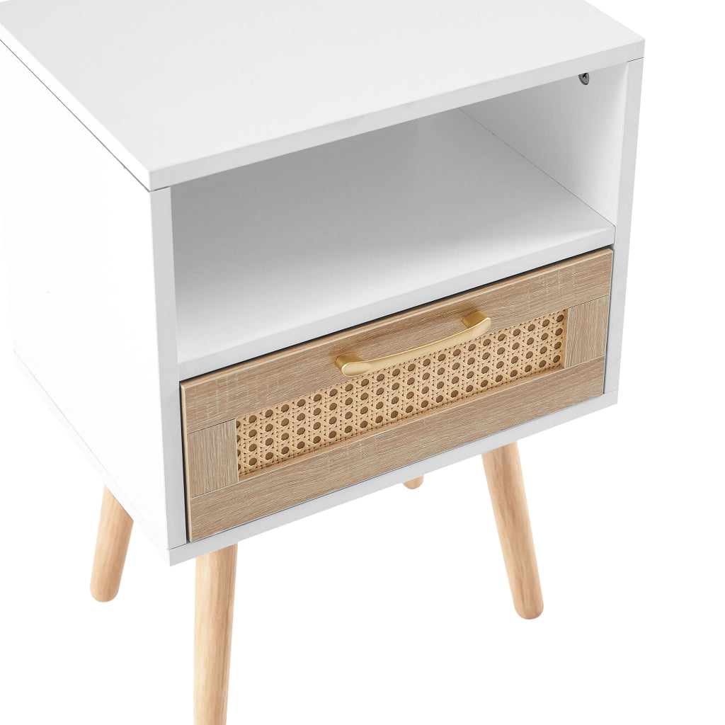 Comodino con 1 cassetto e gambe in legno massiccio, frontale in rattan, per camera da letto, bianco, 40 × 30 × 55 cm