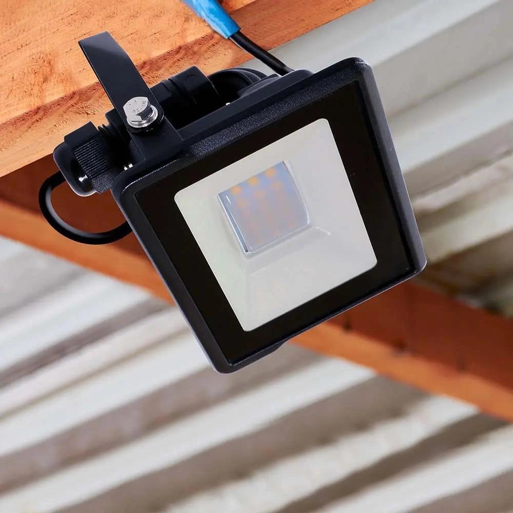 Faro LED V-TAC 20W chip Samsung nero 6400K 1510lm IP65
