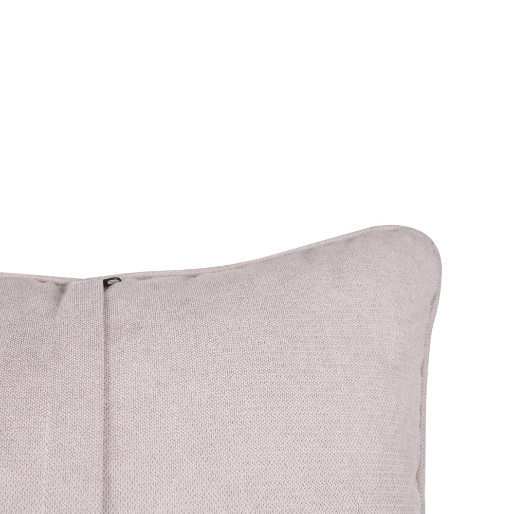 Divano a 2 posti in tessuto con cuscini decorativi, gambe in legno e trapuntatura decorativa, stile retrò tortora