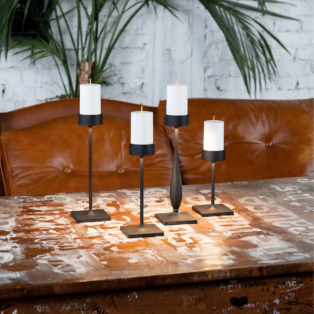 Perpetua Lampada da tavolo ricaricabile a LED senza fili, altezza elevata, design in alluminio pressofuso, colore Nero, sistema batteria modulare