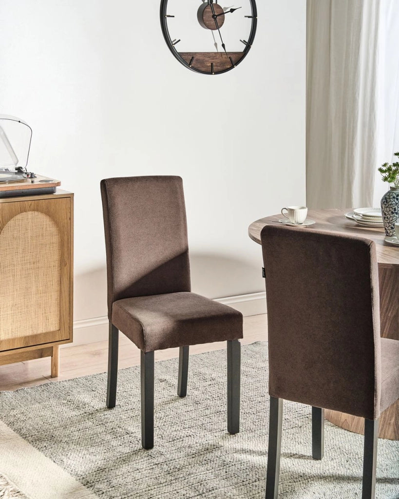 Set di 2 Sedie da Pranzo in Tessuto Marrone Gambe in Legno Moderne