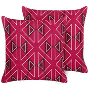 Set di 2 cuscini da giardino in poliestere fucsia con motivo geometrico 45 x 45 cm rettangolari moderni per esterni resistenti all'acqua.
