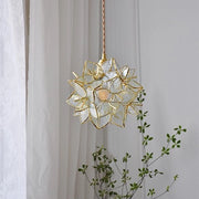 Lampada da Parete a Fiore con Vetro Translucido – 20cm – Design Moderno Mini 

(se non sono presente, aggiungere) 
Codice Prodotto: 
Modello: 
Dimensioni: 20cm
Materiali: Vetro Translucido 
Design: Moderno Mini