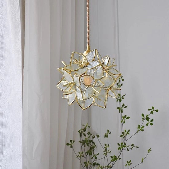 Lampada da Parete a Fiore con Vetro Translucido – 20cm – Design Moderno Mini 

(se non sono presente, aggiungere) 
Codice Prodotto: 
Modello: 
Dimensioni: 20cm
Materiali: Vetro Translucido 
Design: Moderno Mini