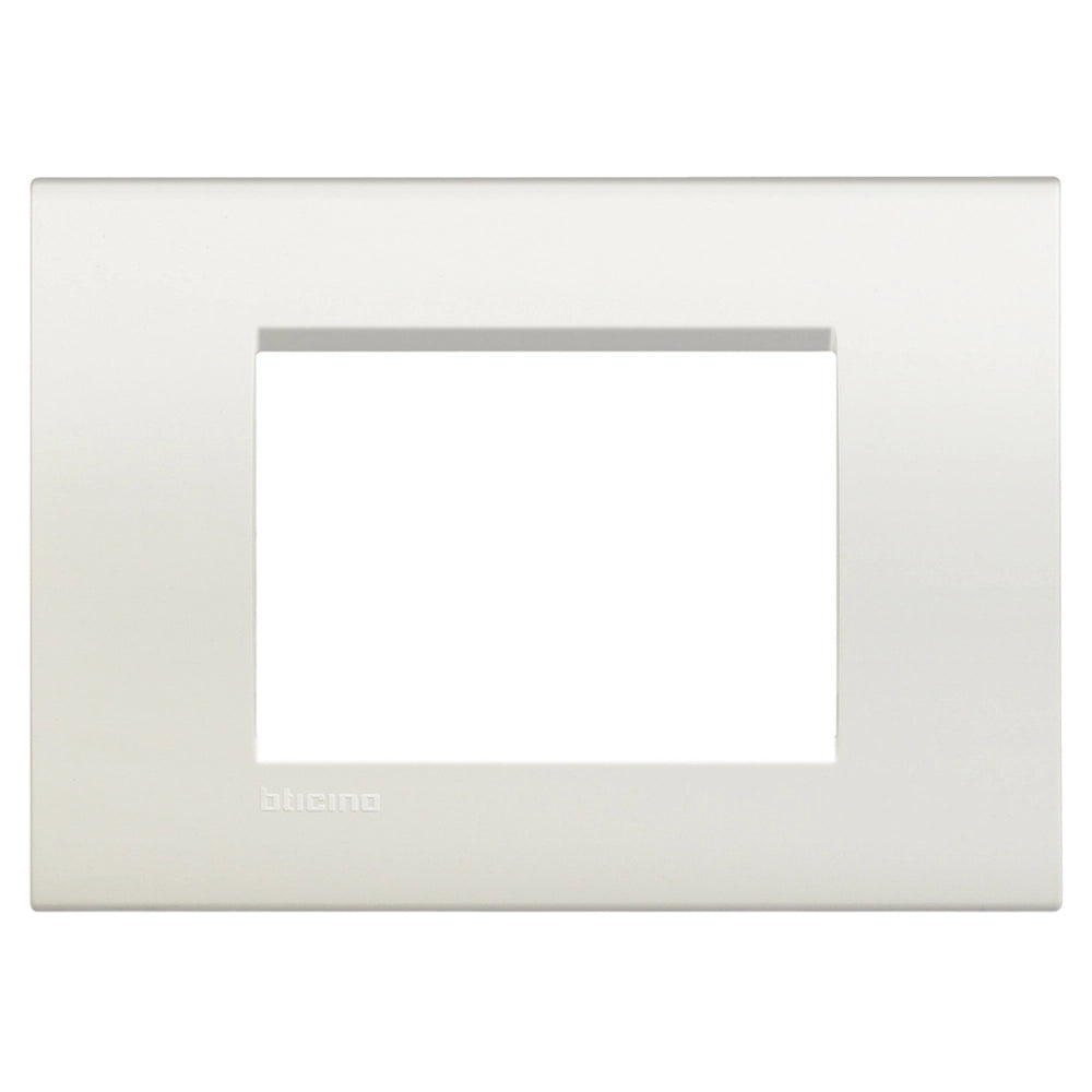 Bticino livinglight placca quadra 3 moduli in tecnopolimero *** colore bianco opaco, numero posti 3 posti, confezione 1