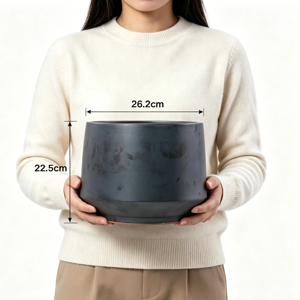 Fioriera a più livelli in ceramica fatta a mano con fori di drenaggio finitura opaca nera per interni e esterni Ø 28 cm