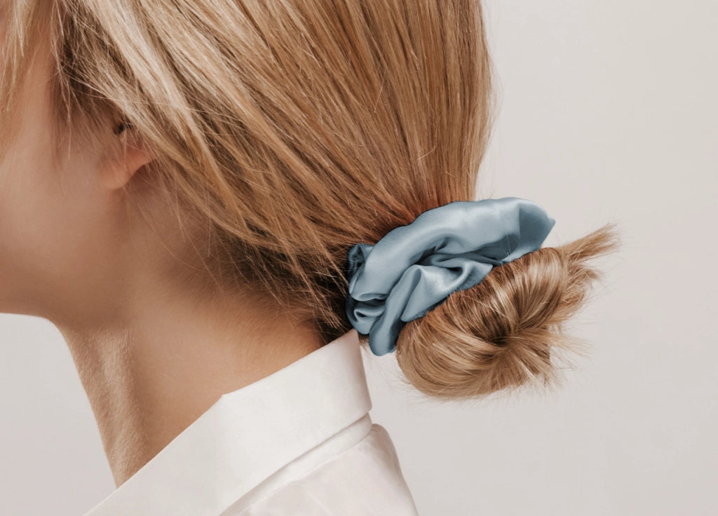 Scrunchies Elastico Per Capelli Crespi 100% Seta In Tinta Unita - Scrunchies - Azzurro