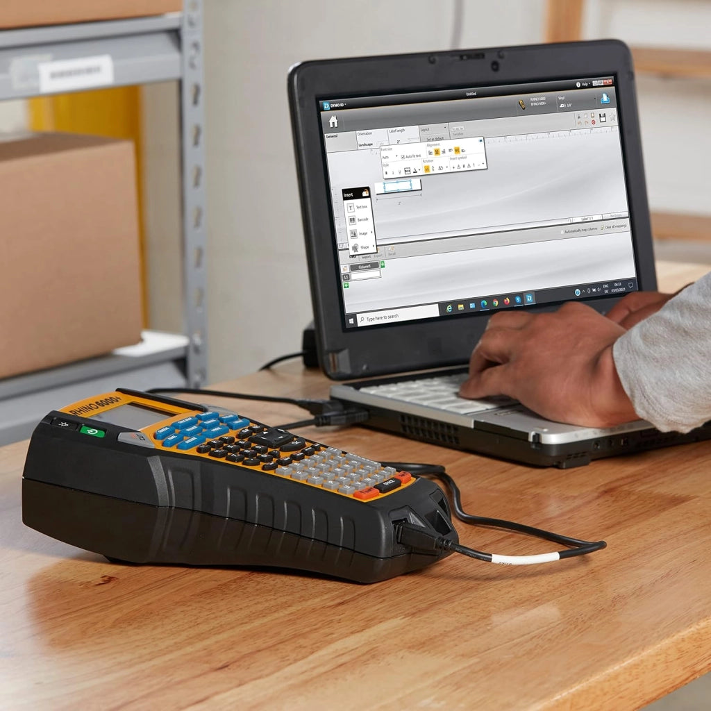 Rhino 6000+ Etichettatura industriale con custodia | Etichettatrice ricca di funzioni con connessione al PC