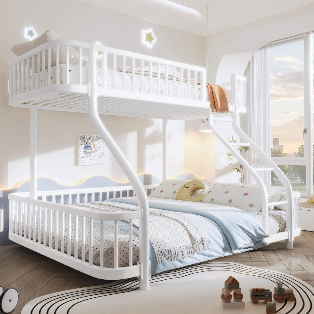 Letto a castello per bambini 90x200 + 140x200 cm; in metallo con barriere di sicurezza e scala; letto familiare; bianco
