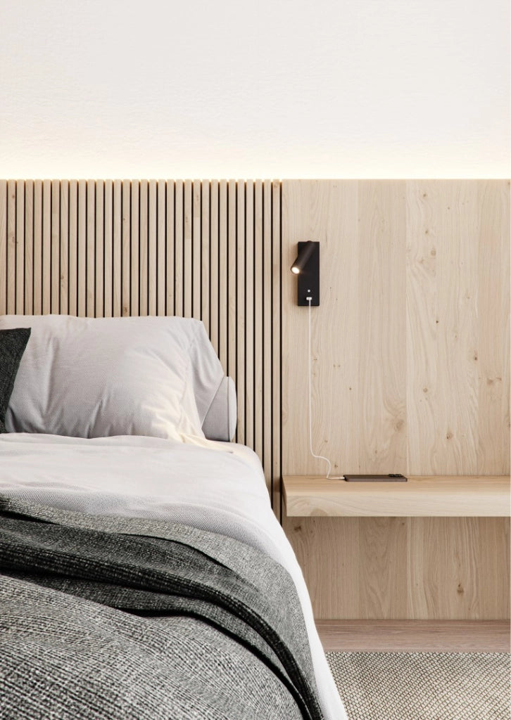 Pure Applique LED da Parete Wall 4W 2700K Orientabile con Caricatore USB-C Integrato e Tre Intensità Luminose Finitura Nero Opaco 30-2700K-NE