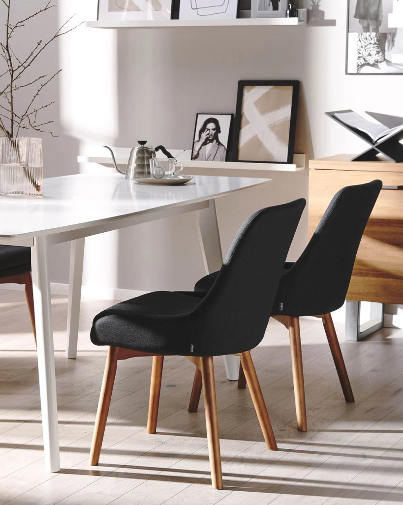 Set di 2 sedie Tessuto in poliestere Nero Gambe in legno massello scuro Sedile spesso imbottito
