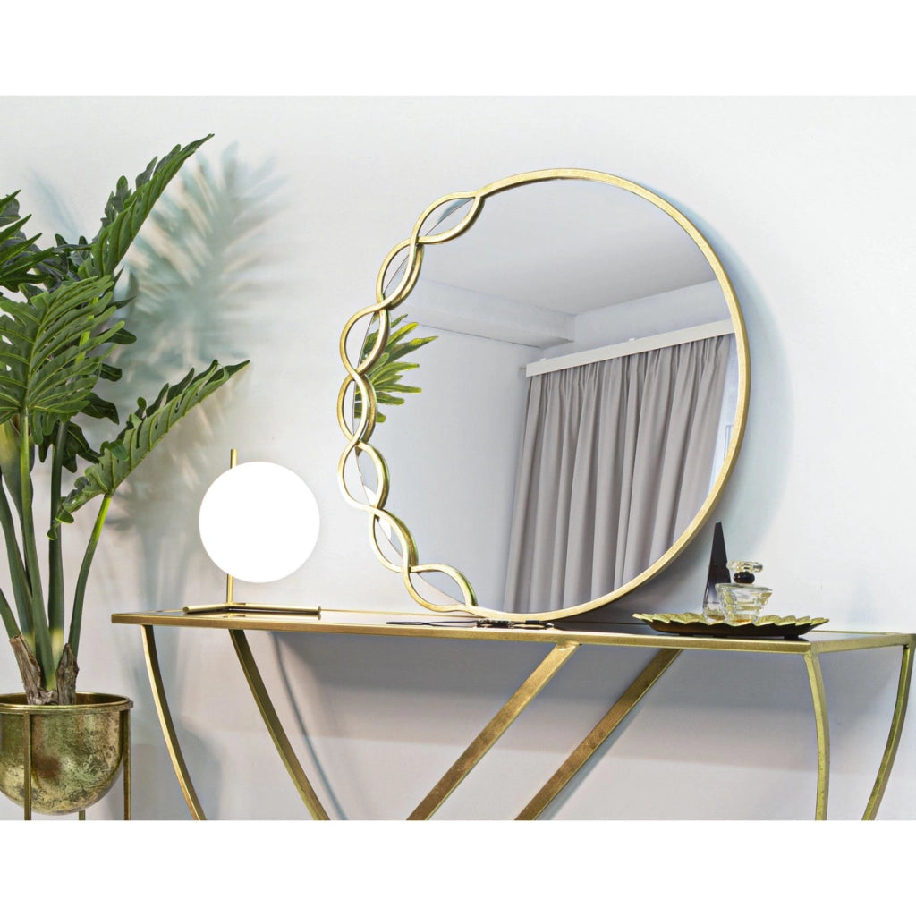 Specchio da parete Eleonor con cornice dorata scultorea