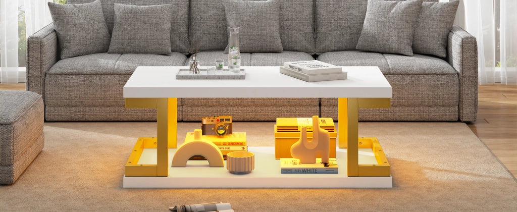 Tavolino basso con LED e 2 ripiani aperti per soggiorno e studio in MDF e metallo bianco e oro 100 × 50 × 37,5 cm