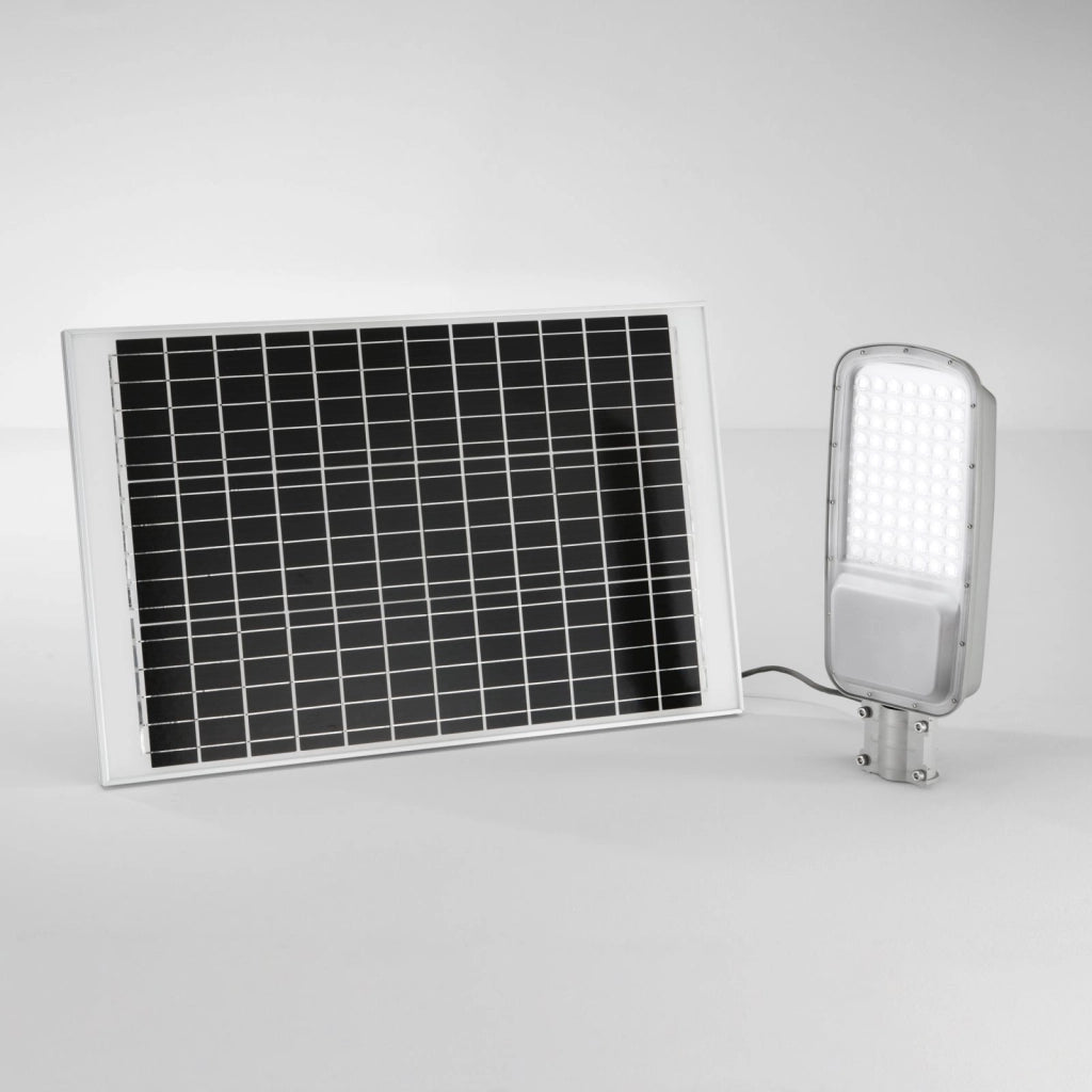 FARO SOLARE STRADALE LED RADIUS SILVER 64W 4200LM 4000K CON PANNELLO SOLARE IP65 48,6X8,7X20,7CM