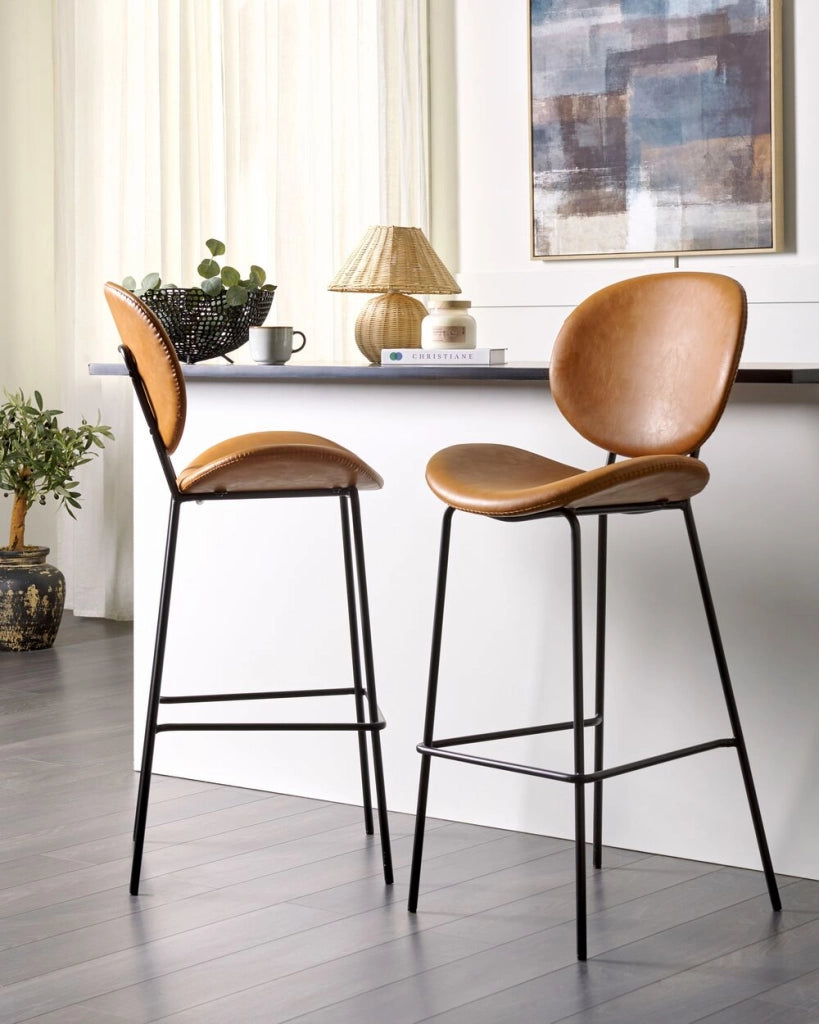 Set di 2 sedie in ecopelle marrone dorato con Gambe in ferro Senza Braccioli Design contemporaneo e retrò Sedute per la sala da pranzo