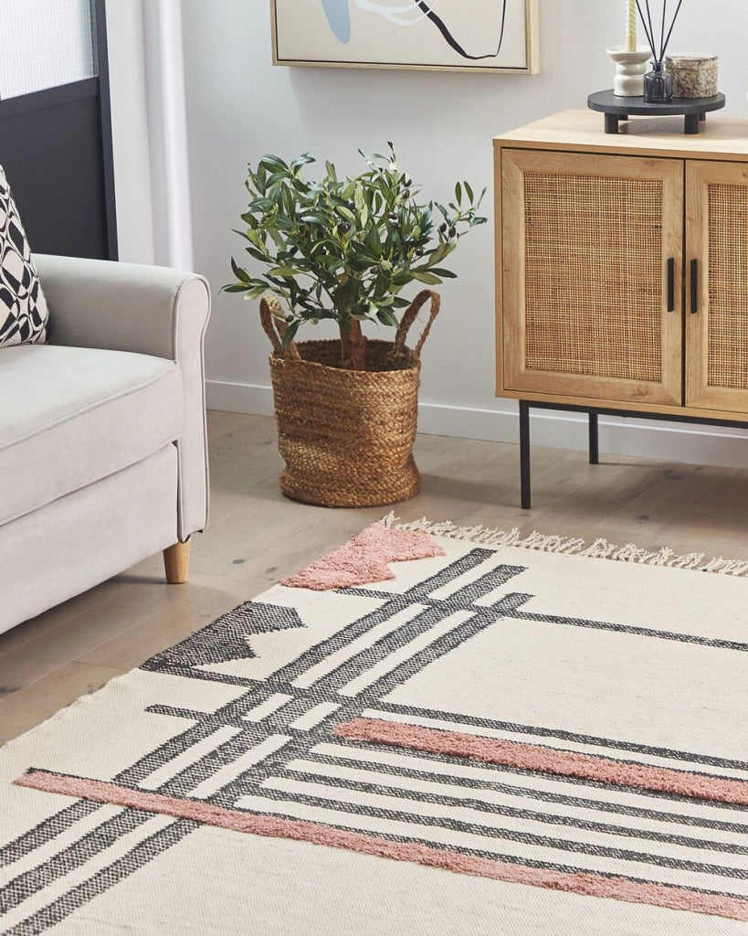 Tappeto in cotone beige e Nero tessuto a mano con frange 140 x 200 cm