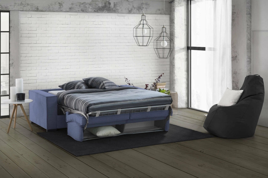 Divano Letto Amapola, Divano a 2 posti Large, Made in Italy, SofÒ  Soggiorno con apertura girevole, in tessuto imbottito, con Braccioli standard, cm 200x95h90, Blu