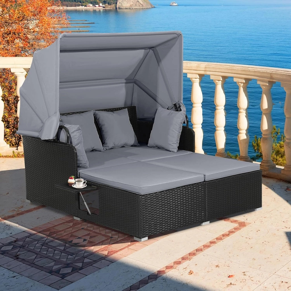 Lettino da Esterno in Rattan, Set di Divani da Patio con Tettuccio Retrattile e 2 Tavolini, Lettino da Esterno con Morbidi Cuscini e Ampia Superficie di Sdraio, 3 Colori (Grigio)