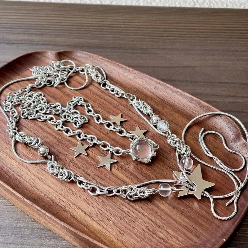 Collana con nodo a stella a cinque punte realizzata a mano con perline di cristallo, regalo di Natale o di compleanno.