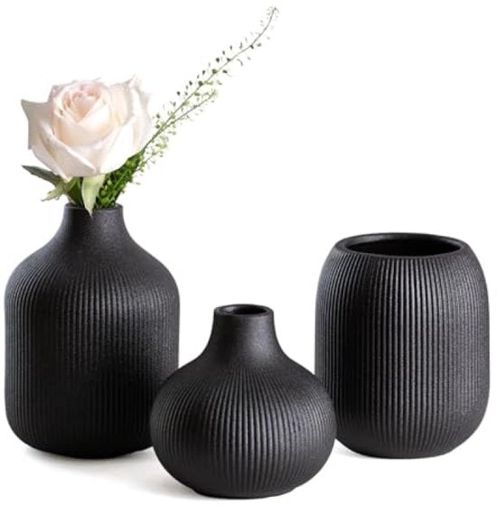 Set di vasi ceramici moderni in nero da 3 - texture a rilievo per decorazione neutrale e transitoria