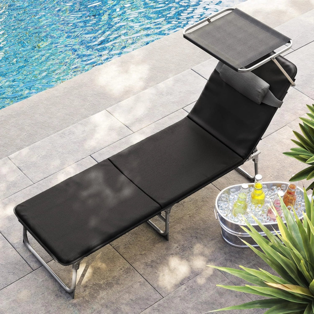 SONGMICS Sedia a sdraio, lettino per il relax, con materasso da 3 cm, cuscino, schienale e ombrellone reclinabili, pieghevole, 53 x 193 x 29,5 cm, carico 150 kg, per giardino, nero GCB193B01