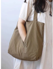 Borsa Hobo Slouchy in Nylon per Donne – Grande Borsa a Tracolla – Borsa da Viaggio / Borsa da Spiaggia / Borsa da Sport / Borsa per Weekend – Marrone