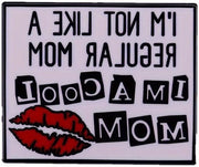 Broche Spicy Mommy – Accessori per Donna e Ragazza con Disegno Reversibile – Non sono solo una Madre & sono una Madre Coraggiosa – Accessori per Abito Personalizzati – Decorazioni Festive in Metallo