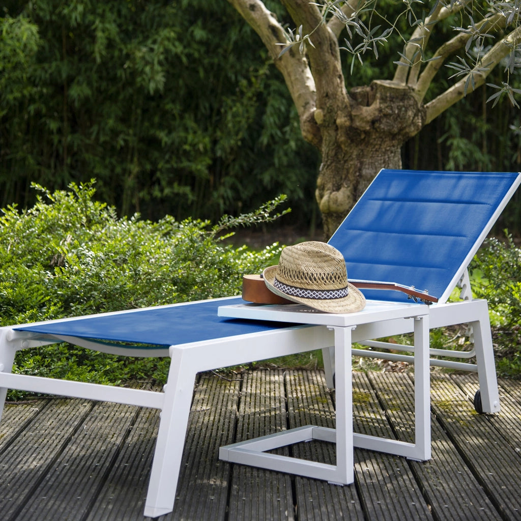 Set di lettino eTavolino BARBADOS in textilene blu - alluminio bianco