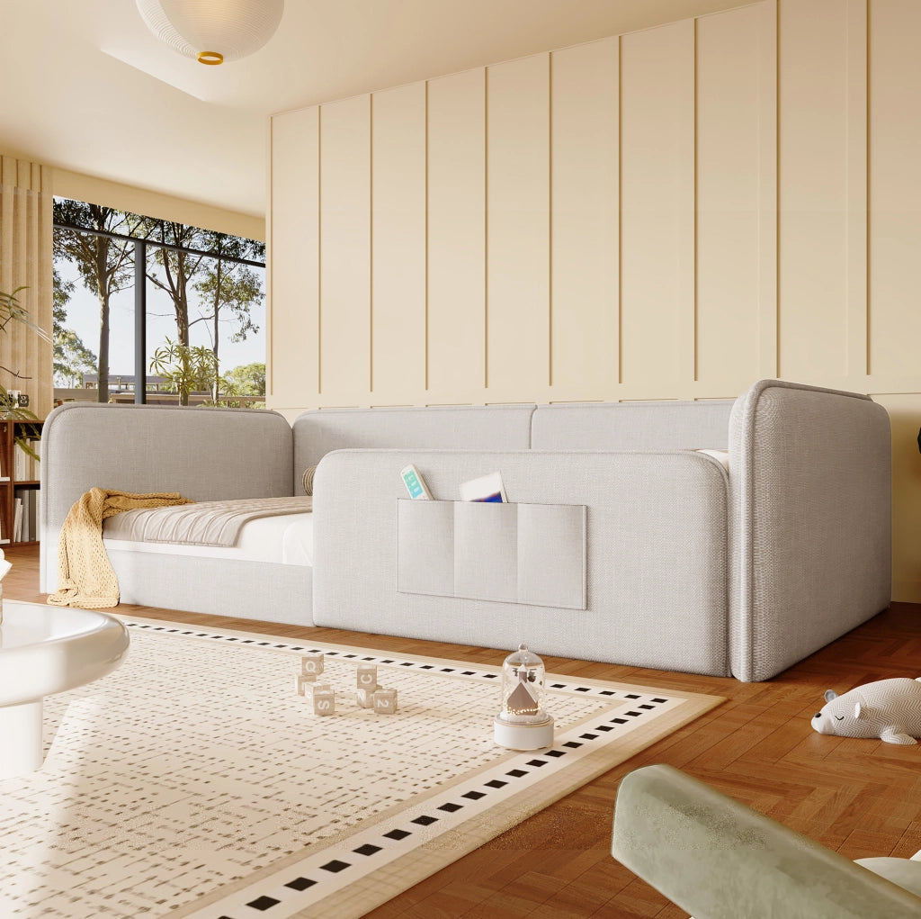 Letto a piattaforma 90x200 cm con rivestimento in lino beige e bordo imbottito di sicurezza