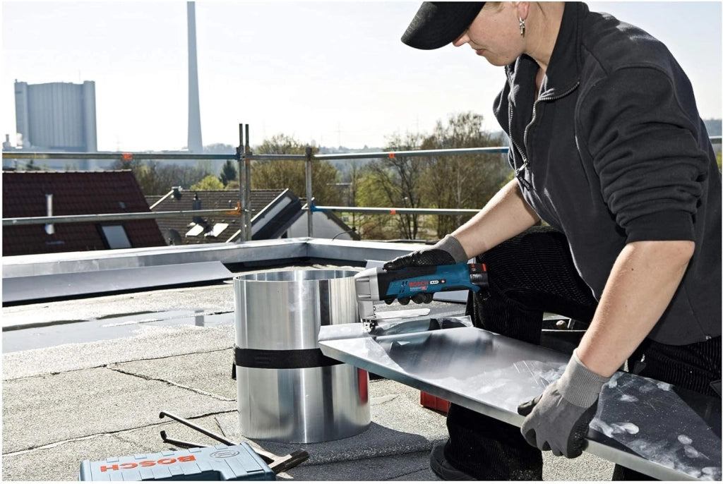 Bosch Professional 0601926105 Bosch GSC 12 V Cesoia, Solo utensile (Batteria, Caricabatterie e Kit Non Inclusi)