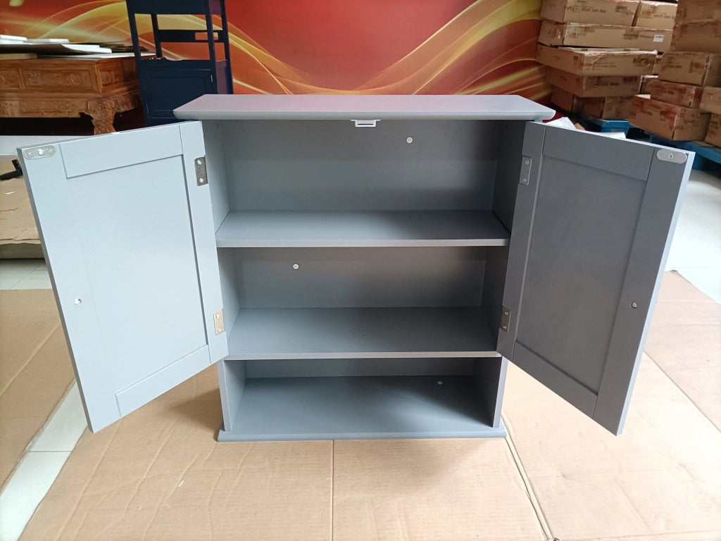 Armadietto da bagno pensile in MDF grigio chiaro con ripiani interni regolabili, mobile salvaspazio da parete