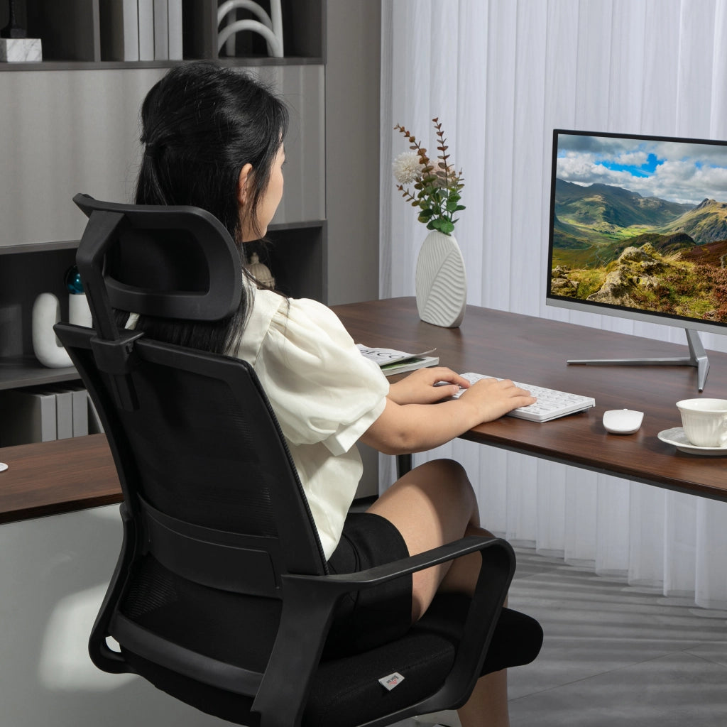 Sedia da ufficio ergonomica in mesh con poggiatesta regolabile, braccioli e funzione d'oscillazione nera
