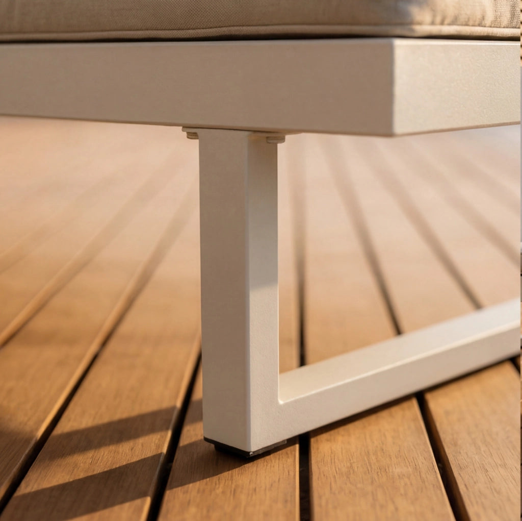 Lettino PALOMINOS in alluminio con cuscino beige