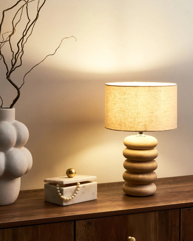 Lampada da tavolo a stelo con paralume in tessuto e base in in metallo beige chiaro Design moderno Soggiorno