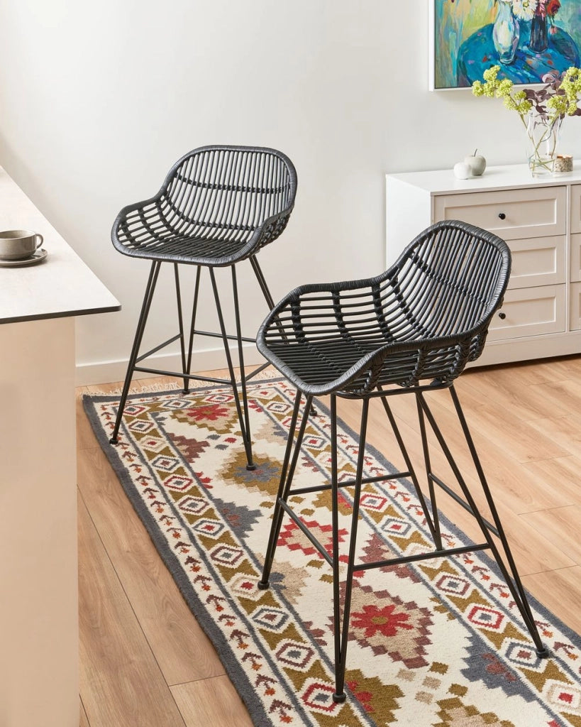 Set di 2 sedie da bar in rattan nero con struttura in ferro, per interni, stile boho, da sala da pranzo