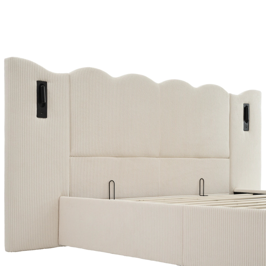 Letto matrimoniale 180x200 cm con testiera ondulata in tessuto corduroy beige; lampada integrata e contenitore