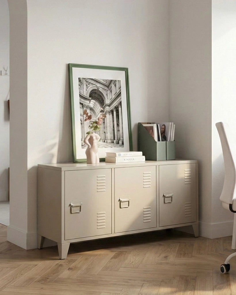 Credenza in metallo beige 120 x 40 cm 3 ante ripiani gambe fessure di ventilazione gestione dei cavi mobile TV industriale home office