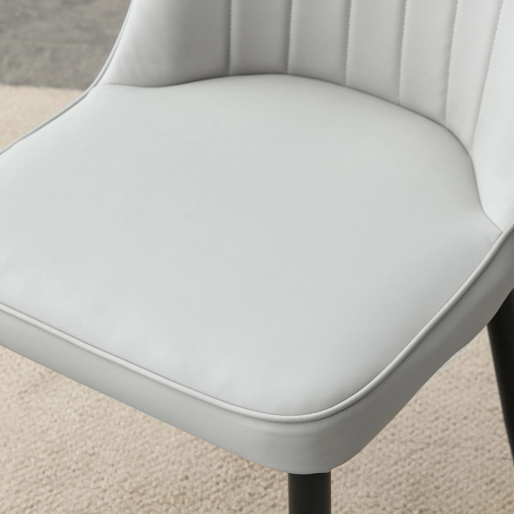 Chaise da pranzo in pelle pu con schienale ergonomico e seduta imbottita, gambe metalliche nere, grigio chiaro