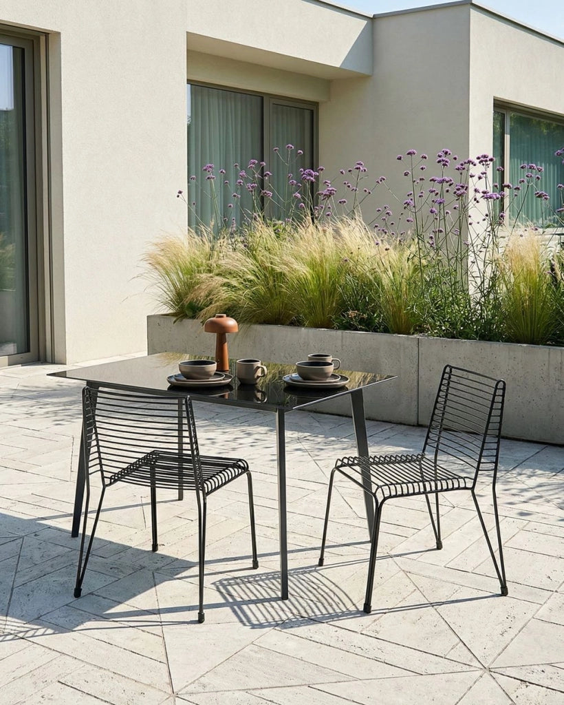 Set di 2 sedie da giardino con telaio in acciaio nero impilabili da esterno per patio stile moderno