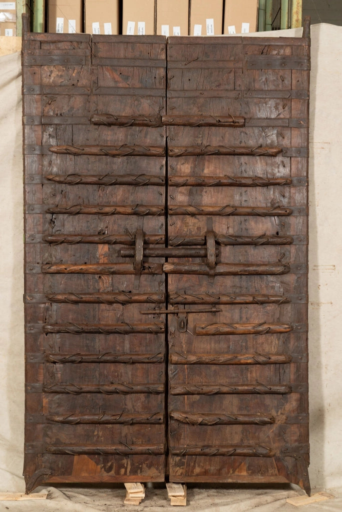 Biscottini Porta portone in legno massello e ferro da interno o da esterno vecchia e antica medievale scorrevole