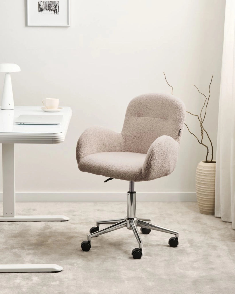 Sedia da ufficio girevole con altezza regolabile in tessuto boucle beige stile moderno retrò ufficio di casa